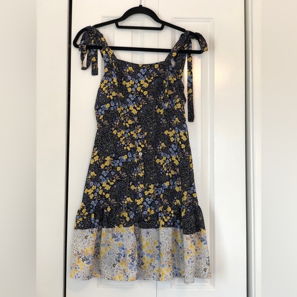 Jun and Ivy Floral Dress - Picture 5 of 11